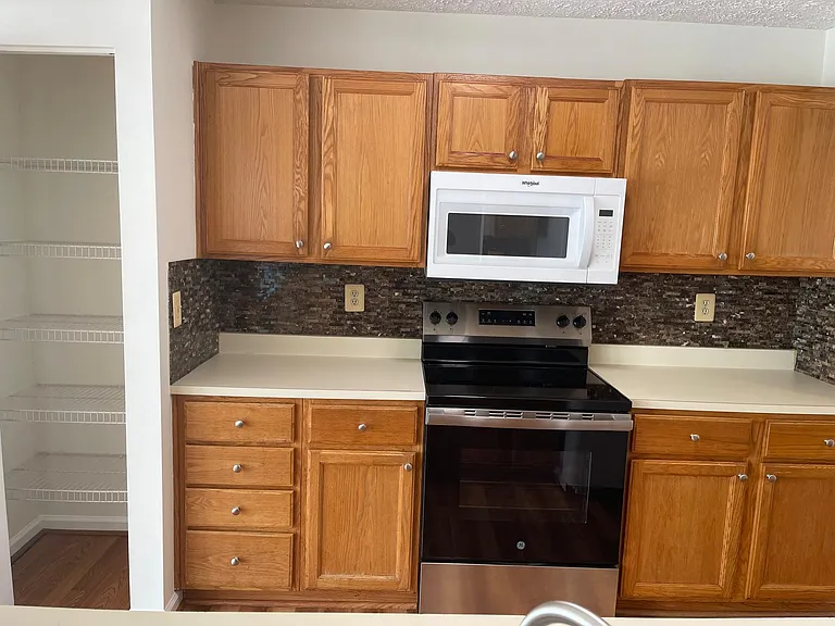 5610 Avonshire Pl — Photo 2