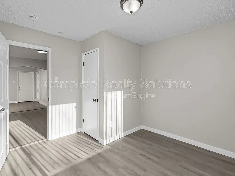 2056 Coleridge Dr — Photo 17