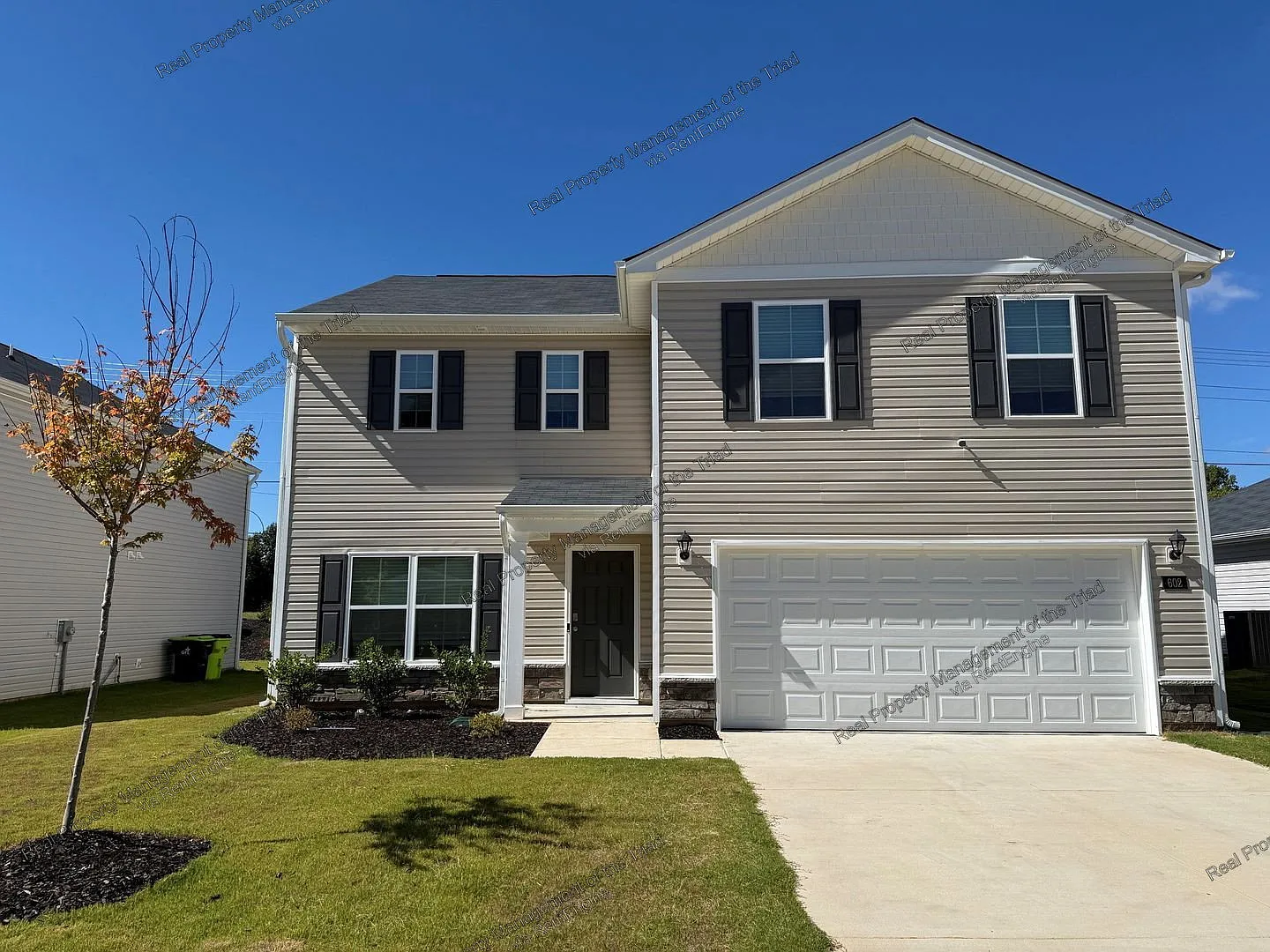 3 bed, 2.5 bath, 2340 sqft, $1,995 — Photo 1