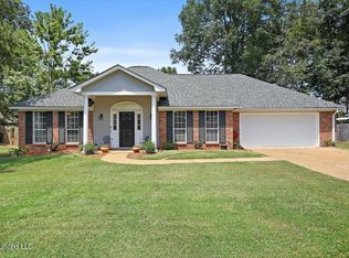 25 Estates Dr, Flowood, MS 39232