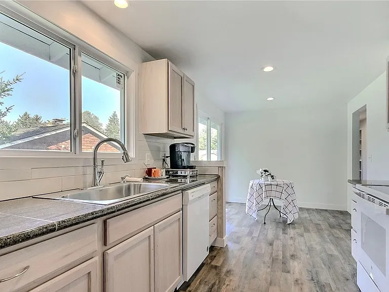 12208 Edgewood Ave SW — Photo 7