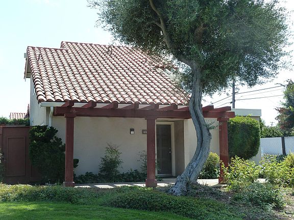 Attached Single Family home in Park Villa