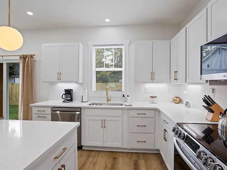 5 McDade St #A — Photo 5