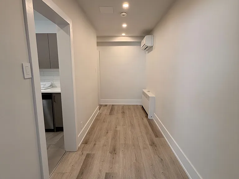 579 Tweedsmuir Ave #1 — Photo 11