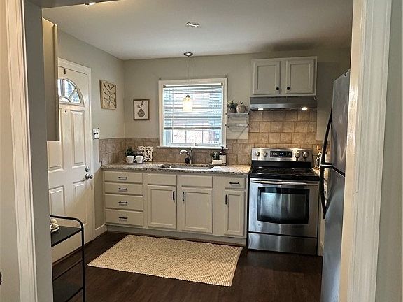 3rd image of 4030 Forest Hill Ave Unit 1