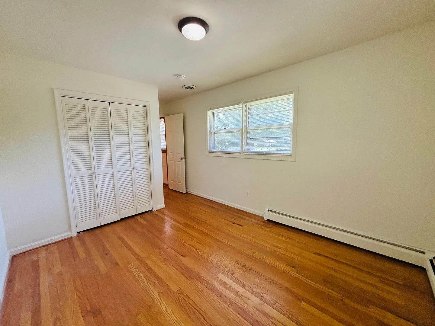 4 Bedroom 2.5 Bath House 1 Car Garage — Photo 4