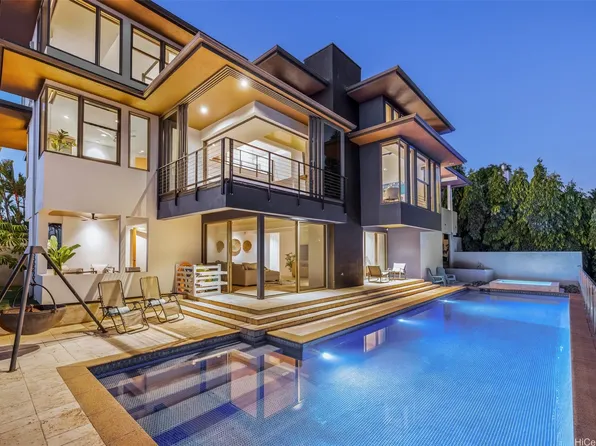 2960 Laola Pl, Honolulu, HI 96813