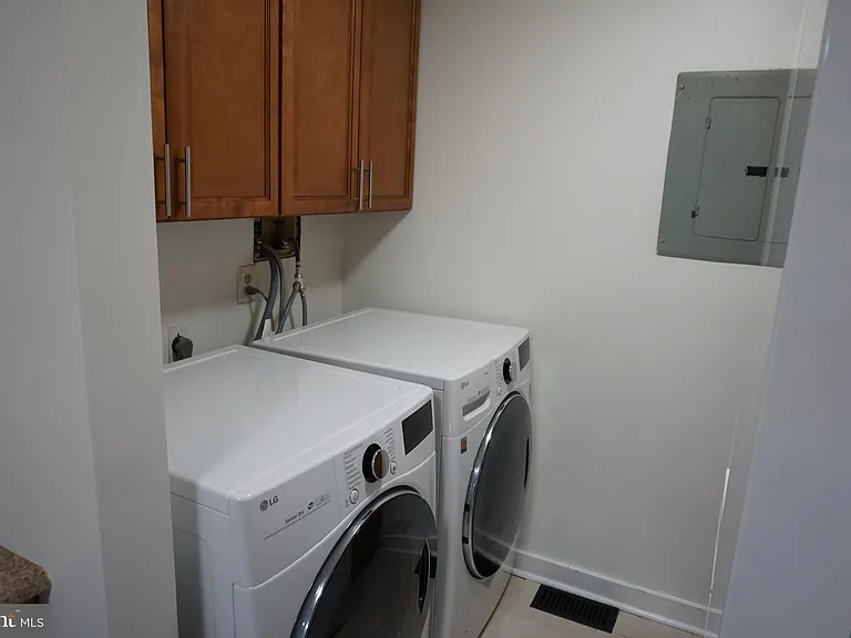 901 Thornton Ct #901 — Photo 18