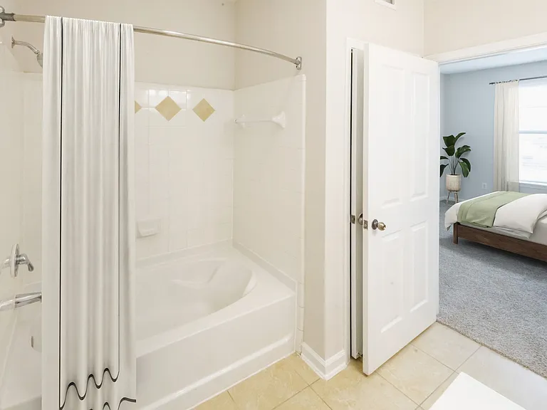The Fenwick Apartment Homes — Photo 9