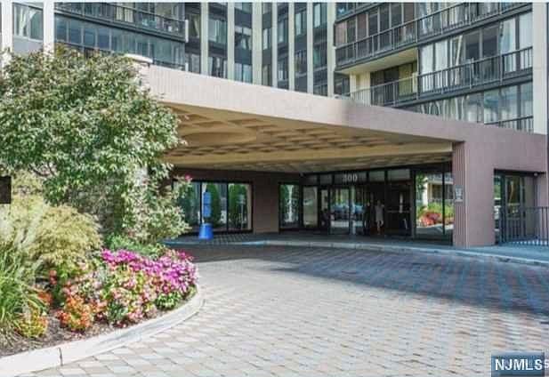 1st image of 300 Winston Dr APT 509