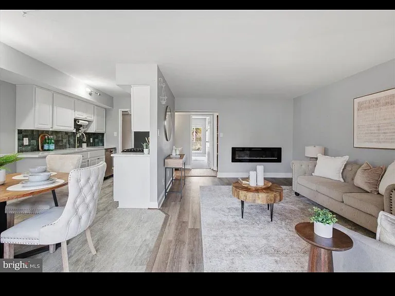 2322 Freetown Ct #21C — Photo 2