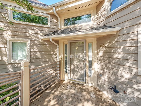 4th image of 14623 Waterside Dr
