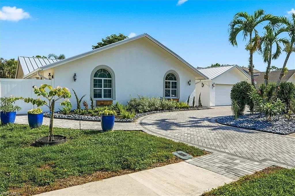 3 bed, 2.0 bath, 2515 sqft, $10,000 — Photo 3