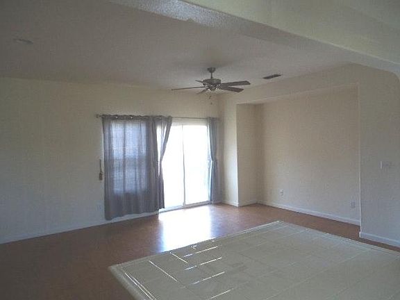 3rd image of 390 Summer Garden Way