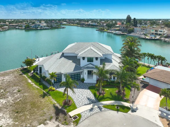 999 Spruce Ct, Marco Island, FL 34145