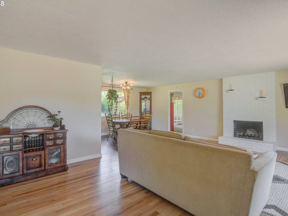 4th image of 5136 SE La Mesa Way