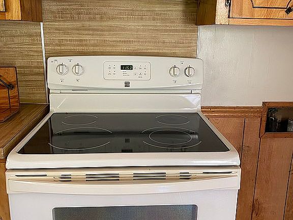 5th image of 906 Fonda Dr