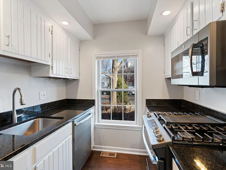 1020 Powhatan St — Photo 21