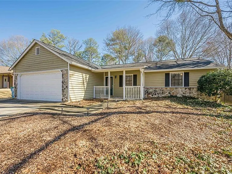 2491 Redfield Dr — Photo 32