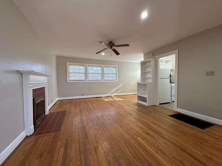 653 Montclair Dr — Photo 2