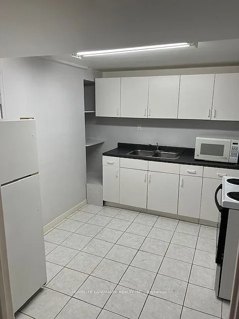 1216 Shamir Cres photo 1