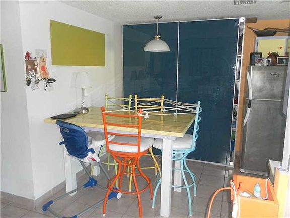 5th image of 312 Palm Cir E