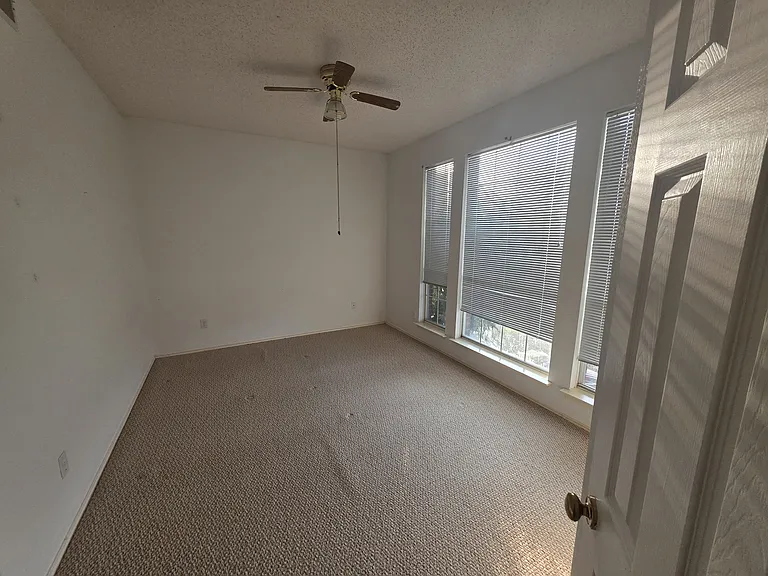1820 Springmont Dr — Photo 5
