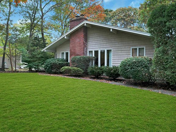 3rd image of 8 Birchwood Ln