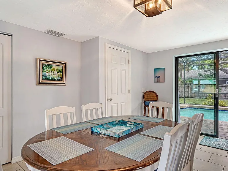 6061 Border Ln — Photo 14