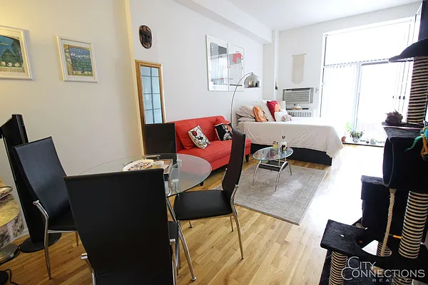 Rented by City Connections Realty | media 6