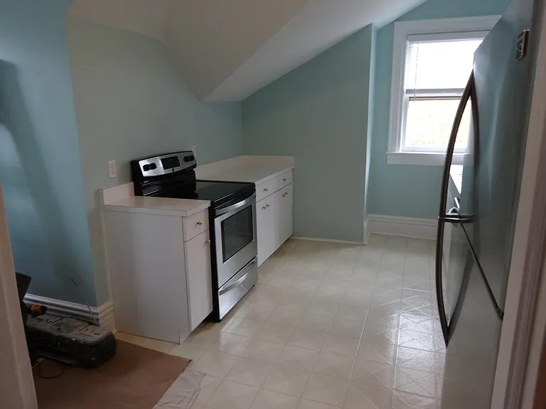 220 Graham St — Photo 30