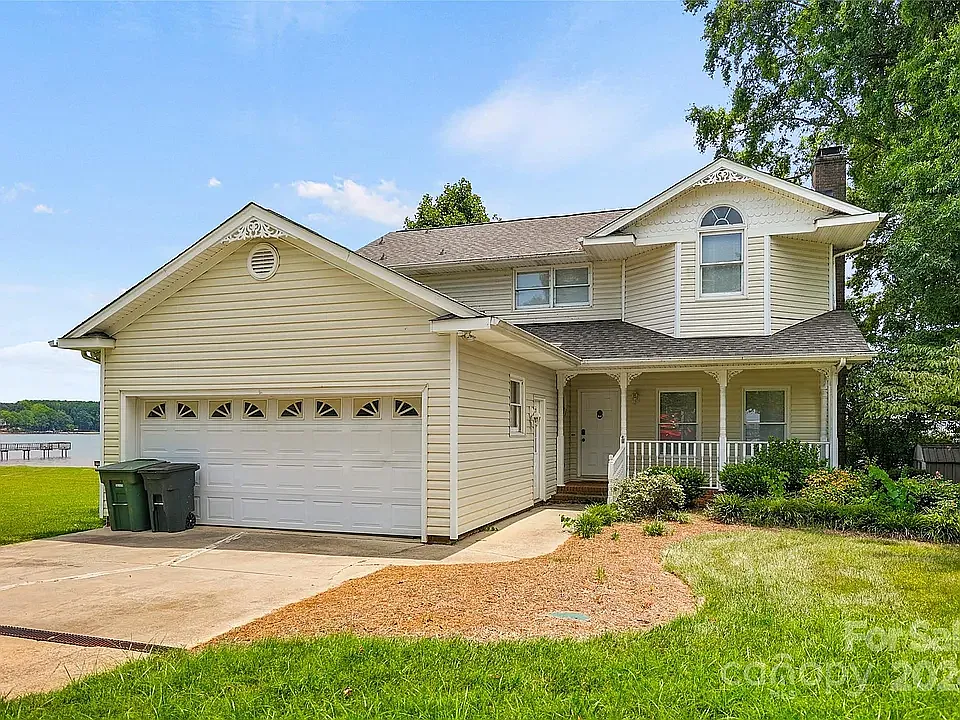 120 Surfside Ln — Photo 2