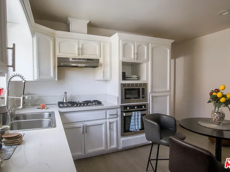 2223 W 78th Pl — Photo 11