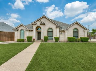 1620 Green Tree Dr, Hurst, TX 76054