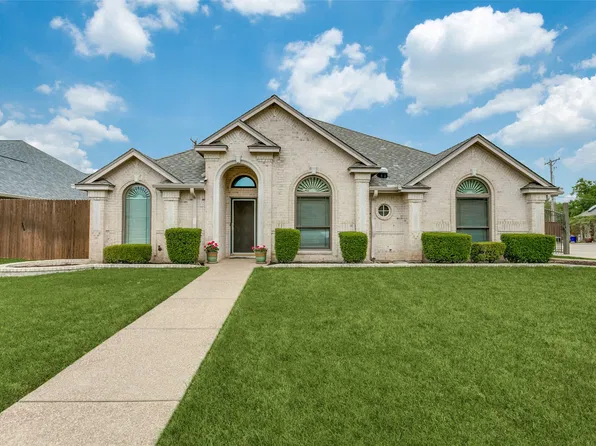 1620 Green Tree Dr, Hurst, TX 76054