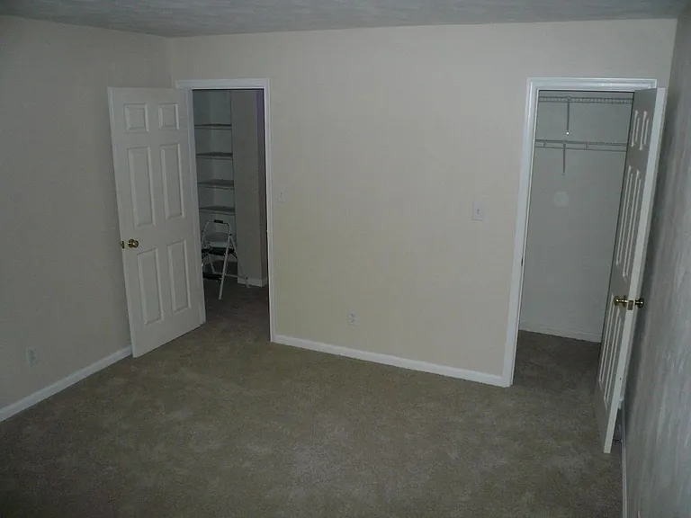 4th Bedroom + Walk in closet