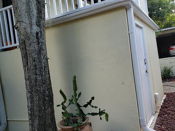 2nd level patio with laundry room underneath