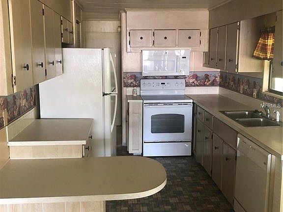 2nd image of 2055 S Floral Ave