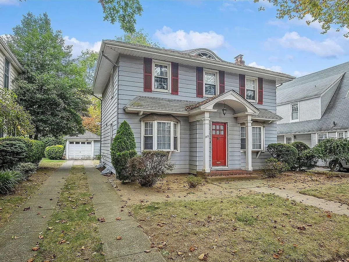 82 Hudson Rd — Photo 2