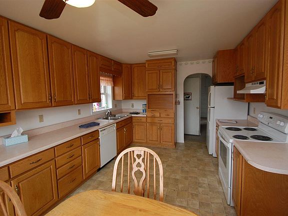 5th image of 3084 Husted Dr