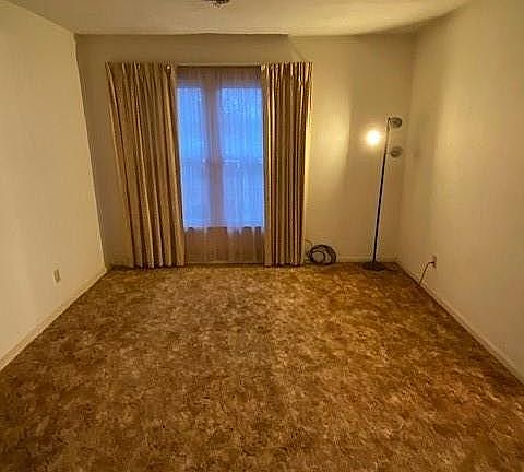 5th image of 800 Manor Dr