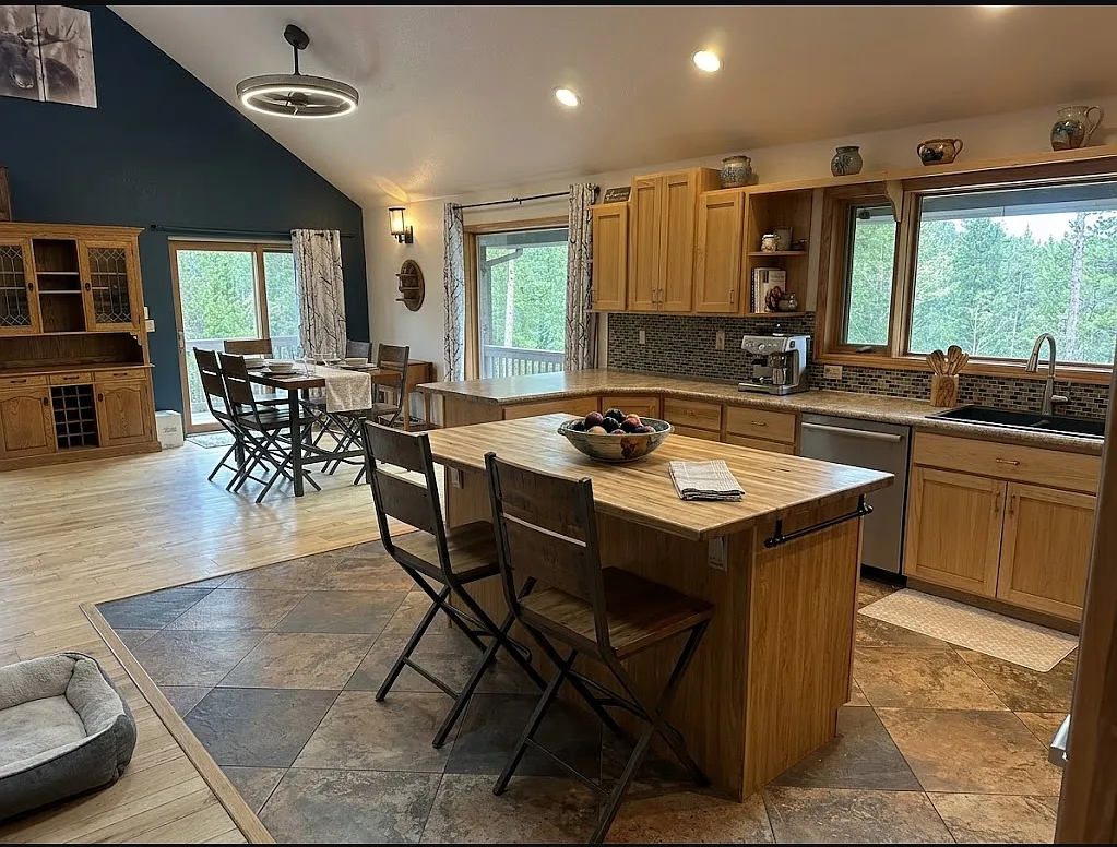 4 bed, 2.5 bath, 2900 sqft, $4,750 — Photo 2