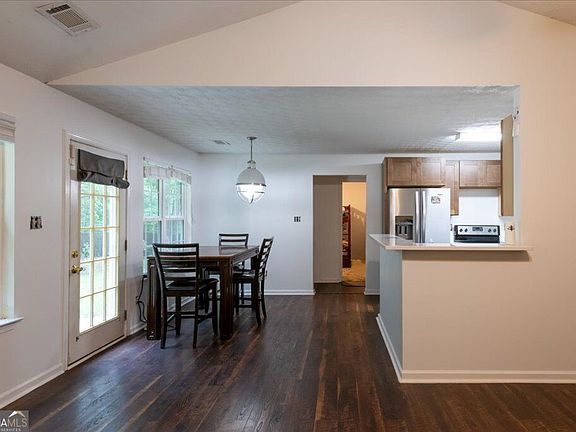 3rd image of 215 Highgrove Dr