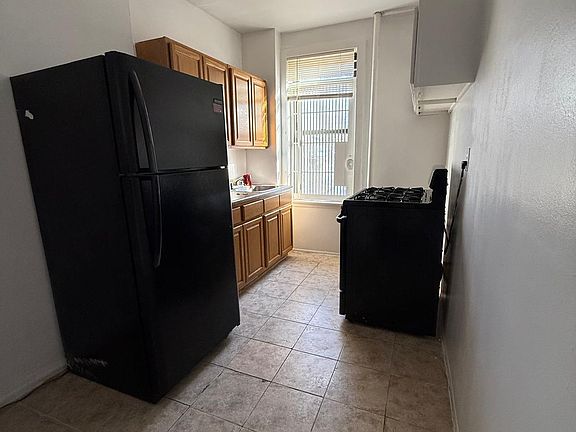 4th image of 2052 Mapes Ave APT 4
