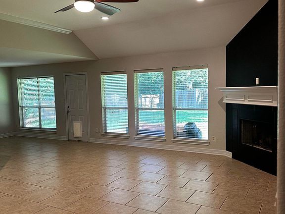 4th image of 229 Maggie Cir