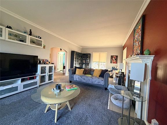 4th image of 250 Grandview Way