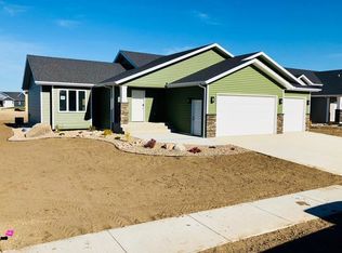 3805 Meridian Dr, Bismarck, ND 58504