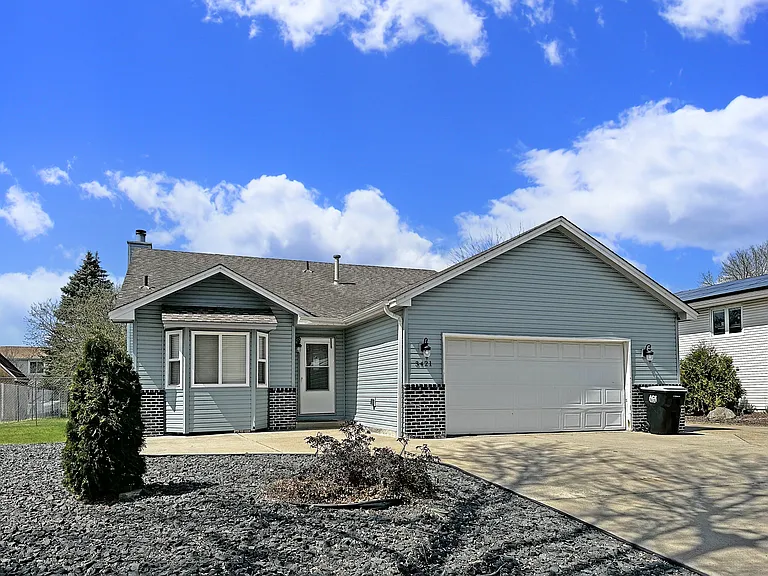 3421 Placer Ave — Photo 1