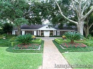 5421 Sturbridge Dr, Houston, TX 77056