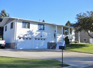 3 Vista Dr, Minot, ND 58703